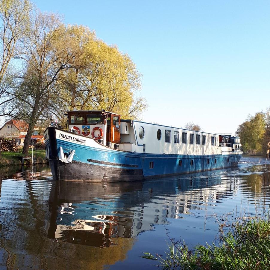 Ms Mecklenburg Bed & Breakfast Groningen Bagian luar foto